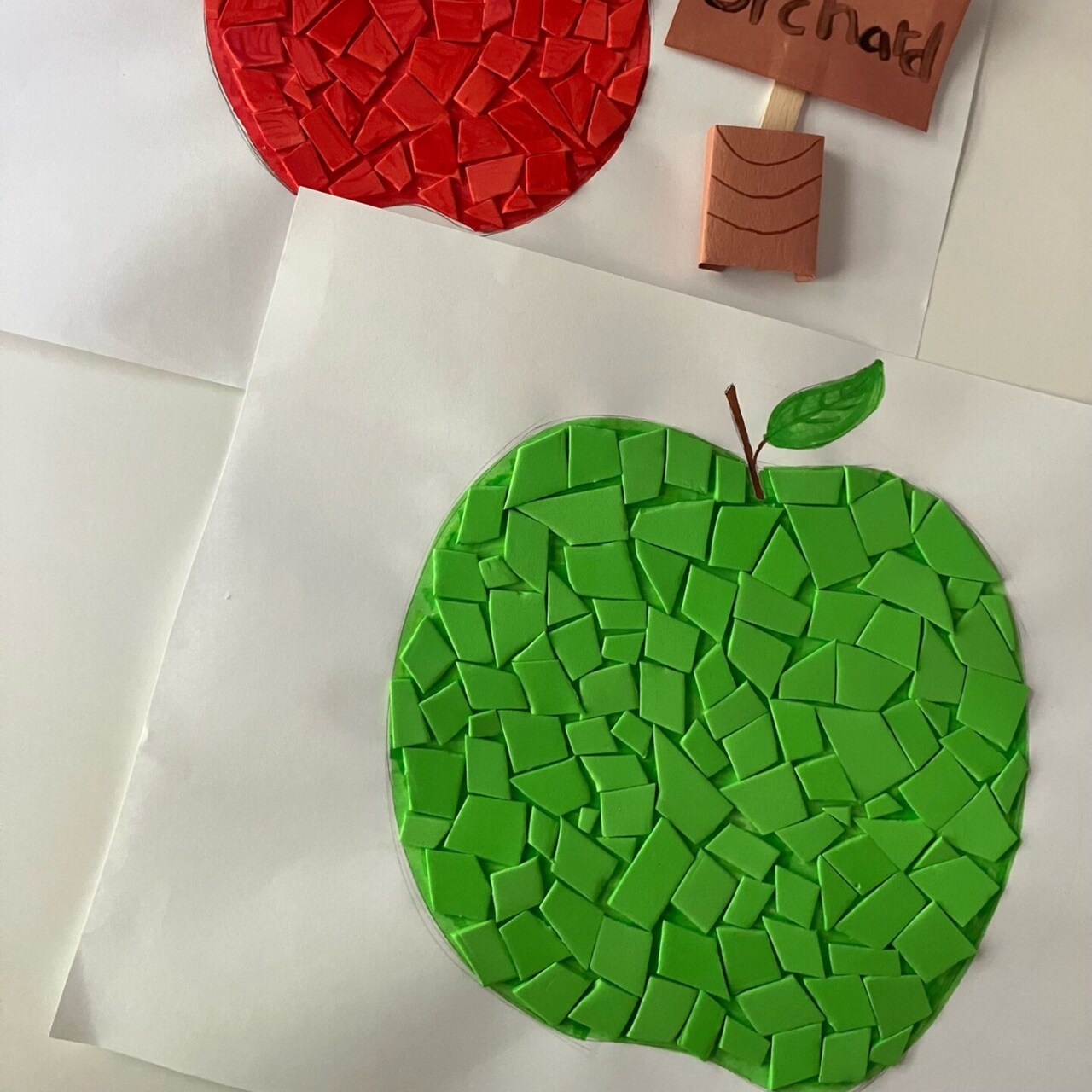 Kids Club Apple Mosaics with Creatology